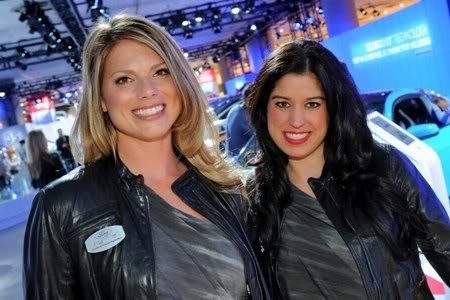 2012NewYorkAutoShowLadies14_874a1.jpg