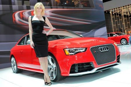 2012NewYorkAutoShowLadies4_c5f51.jpg