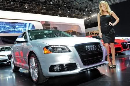 2012NewYorkAutoShowLadies5_f46bc.jpg