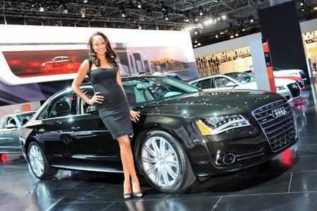 2012NewYorkAutoShowLadies6_cb9eb.jpg