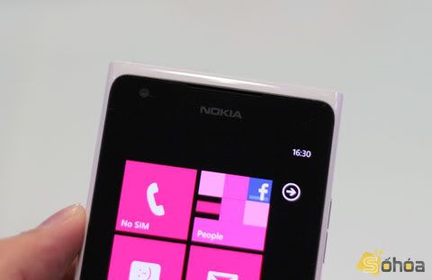 nokia-lumia-900-3.jpg