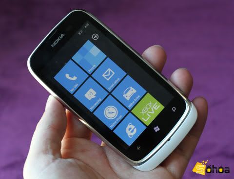 nokia_lumia_610_1.jpg