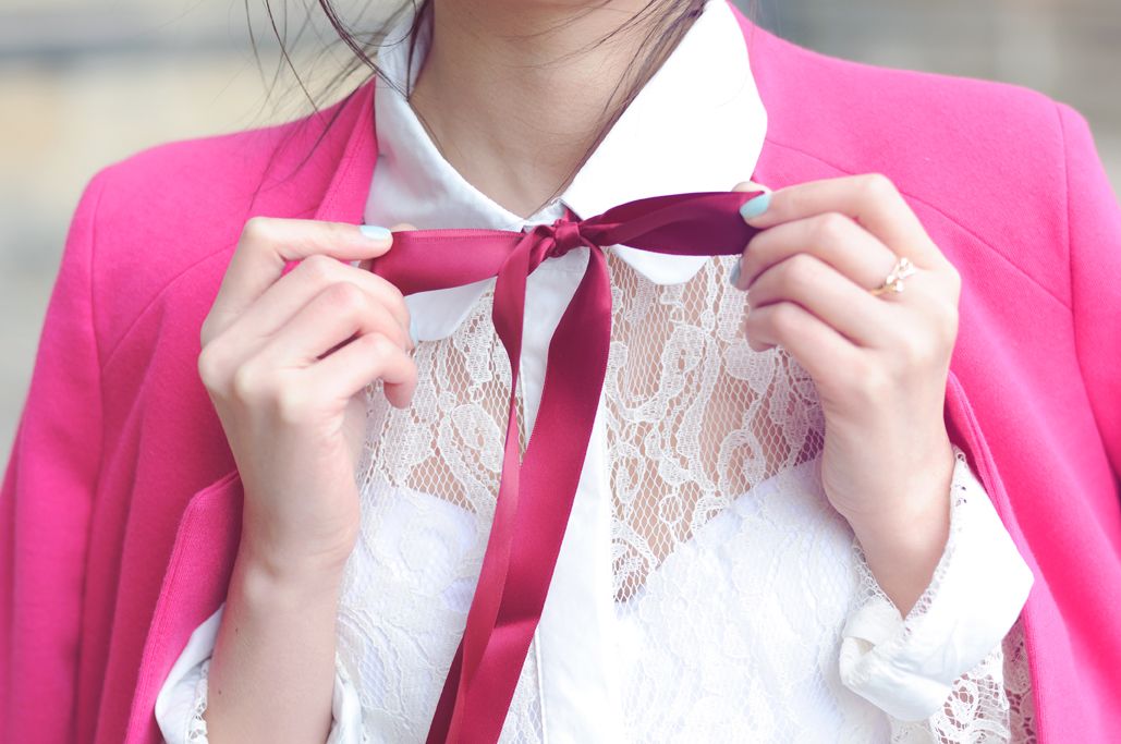 how to wear shirts with a ribbon, how to wear pink