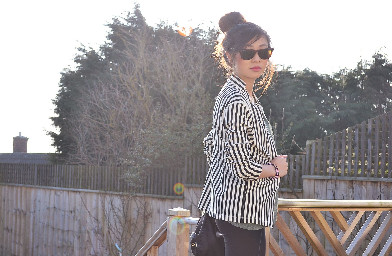 how to wear a stripy blazer jacket, black and white stripy blazer